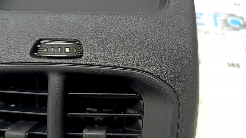 Center console trim with air vent deflector Jeep Cherokee KL 19-21 black, scratches