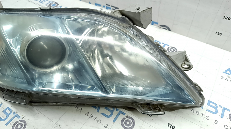 Front right headlight Toyota Camry v40 07-09 hybrid, halogen, polished