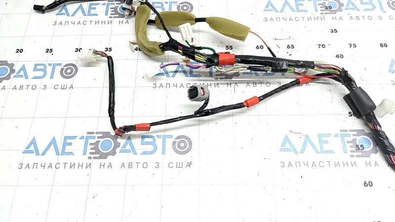 Wiring for the front left door of a Toyota Camry v40 07-11 for keyless entry