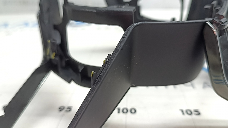 Chevrolet Equinox EV 24-26 black steering wheel cover, gloss black cover, dark gray moldings, crack, broken fasteners