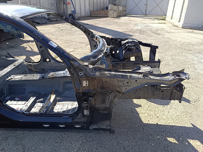Front right quarter panel for Alfa Romeo Giulia 17-24 on the body, black