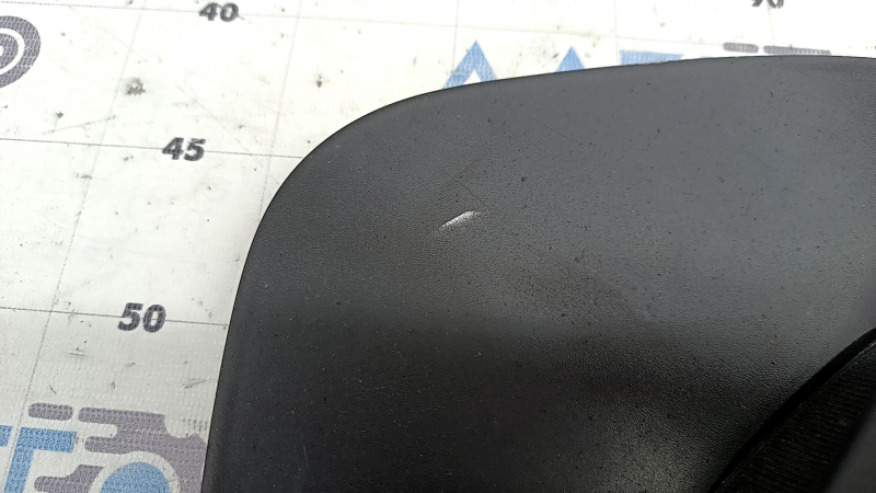 The right fog light plug for Toyota Prius 50 Prime 17-22 is worn out
