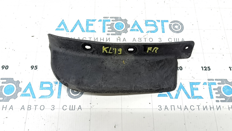 The right front bumper mudguard for a Jeep Cherokee KL 19-23 is worn, the mount is dented and bent
