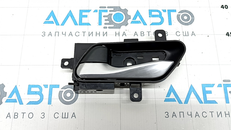 Inner front left door handle Nissan Rogue 21-25 chrome