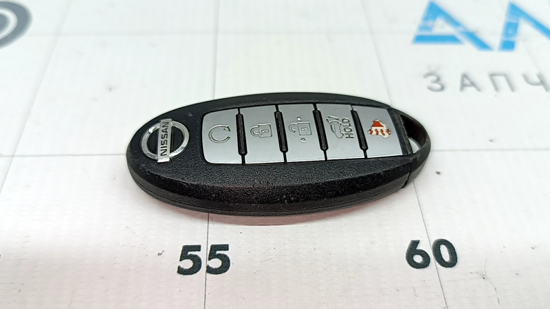 Nissan Rogue 21-22 SV key, 5 buttons, scratches, chrome is missing