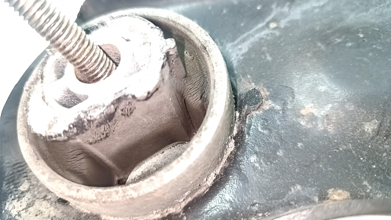 Rear left longitudinal arm Audi A3 8V 15-18 4d microcracks S/B, rusty