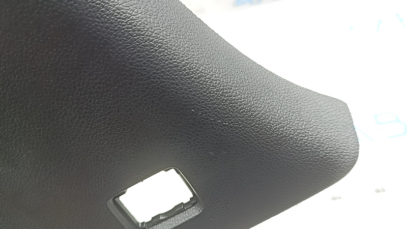 Right trunk arch trim trim Chevrolet Equinox EV 24-26 scratches, cracks