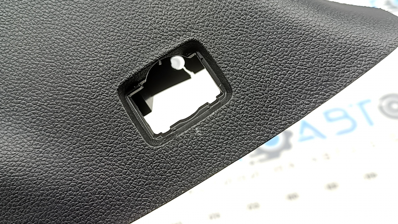 Right trunk arch trim trim Chevrolet Equinox EV 24-26 scratches, cracks