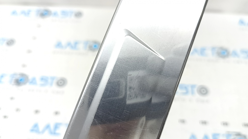 Rear bumper trim Nissan Rogue 21-23 chrome, scratches