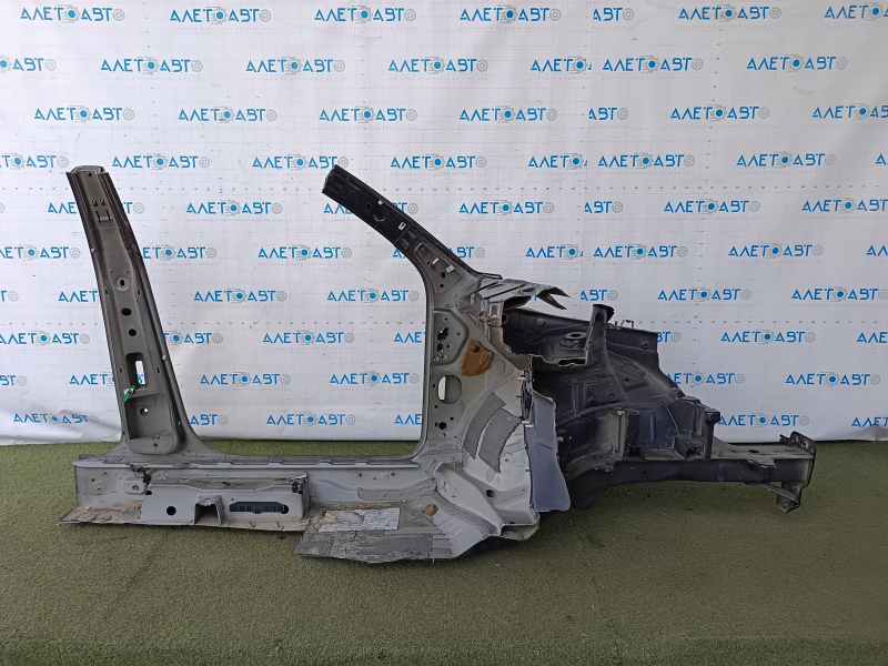 Front left quarter of VW Tiguan 09-18 sawed off with central pillar, black