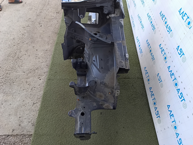 Front left quarter of VW Tiguan 09-18 sawed off with central pillar, black