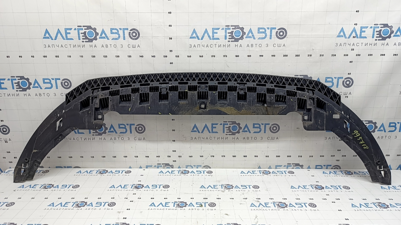 The front bumper protection of the Audi A3 8V 17-20 is worn out