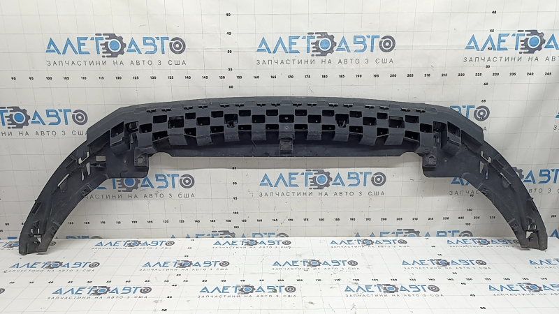 The front bumper protection of the Audi A3 8V 17-20 is worn out