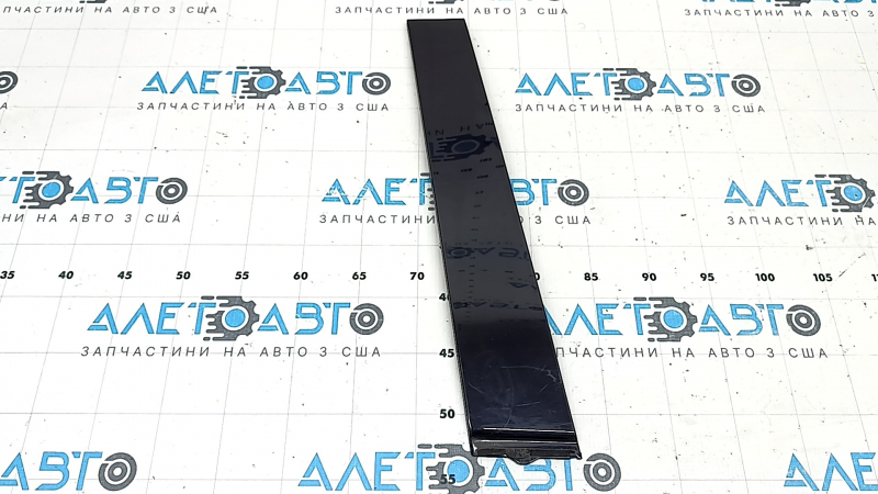 Side door trim rear right front Nissan Rogue 21-26 black gloss, scratches