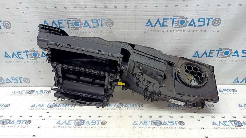 The heater body is bare ventilation BMW X7 G07 19-26
