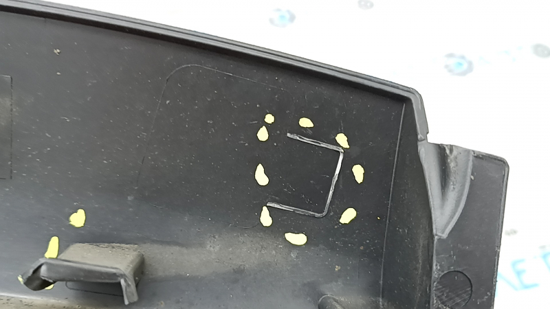 Rear left fender arch trim Nissan Rogue 21-26 US built, structure, scratches, broken fasteners
