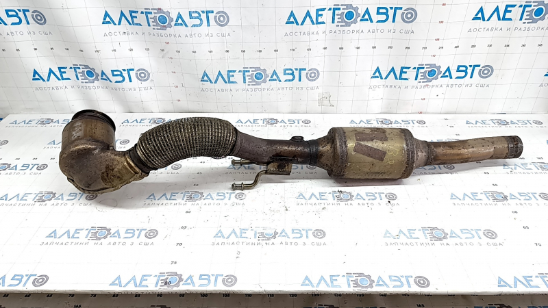 The exhaust pipe with a catalytic converter VW Passat b8 16-19 USA 2.0T has a torn mesh