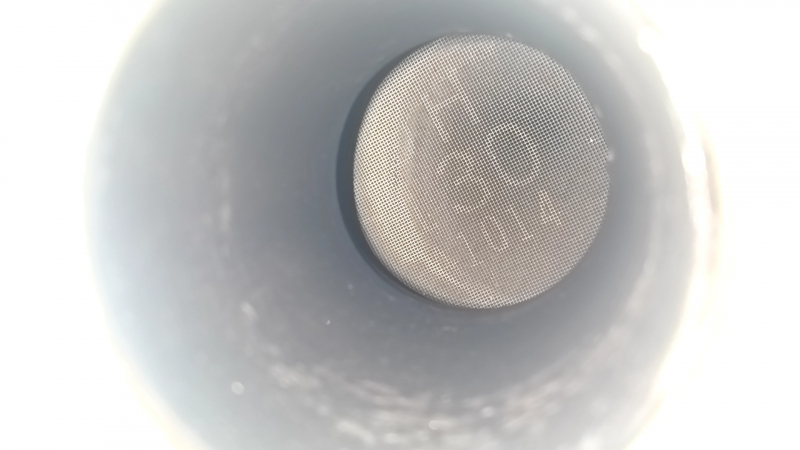 The exhaust pipe with the catalytic converter of the Toyota Camry v40 07-11 hybrid is rusty, the mesh is torn