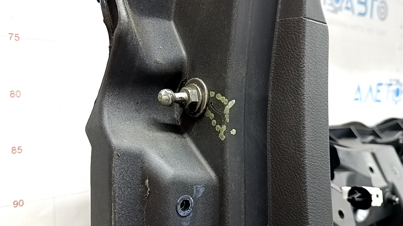 The trunk door is bare, Nissan Rogue 21-22, black KH3, electric and keyless, with a brake light, cracked