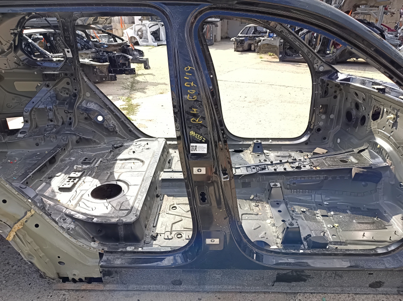 The central right body pillar of the BMW X7 G07 19-26 on the body, dent