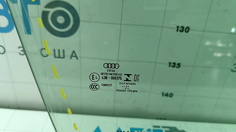 Front right door glass Audi Q3 83A 19-25 scratches