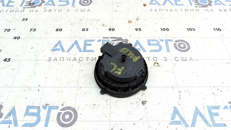 The left side mirror motor on the Audi A4 B9 17-25 has no memory.