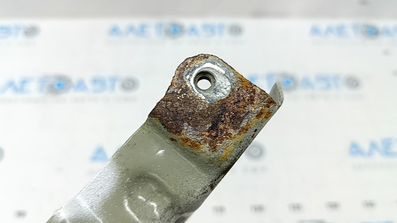 Front fender bracket, right upper, Audi Q3 83A 19-25, corrosion