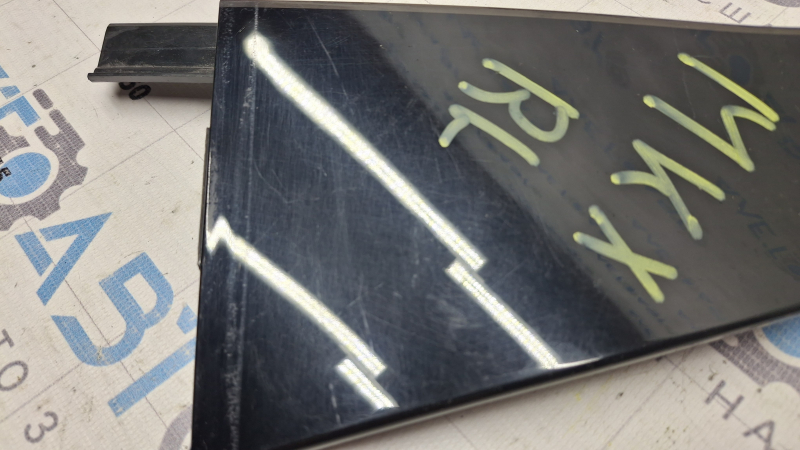 Lincoln MKX 16-18 rear side door trim, left, scratches, abrasions, crack on the mounting eye, crack on the trim body