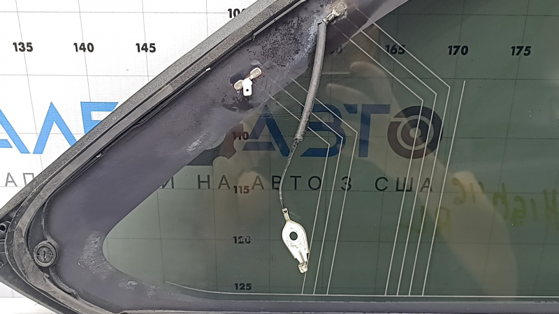 Rear left fixed window glass Toyota Highlander 14-19 chrome, tinted, antenna, scratches