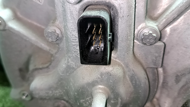 Tesla Model Y 20-25 60k rear electric motor, torn silent blocks