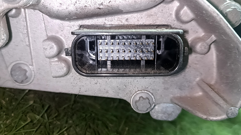 Tesla Model Y 20-25 60k rear electric motor, torn silent blocks