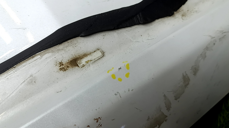 Tesla Model Y 20-25 white PPSW trunk door, bare, chips, scratches, dented