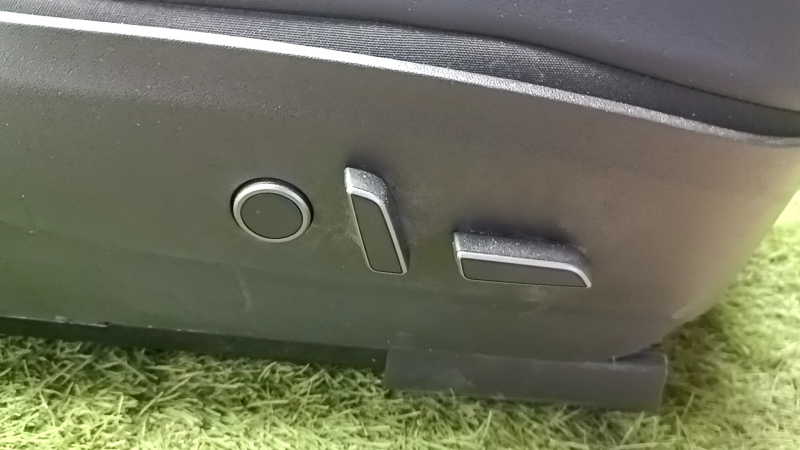 Passenger seat Tesla Model Y 20-25 with airbag, electric, black leather, heated, scratches