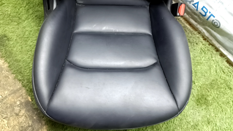 Passenger seat Tesla Model Y 20-25 with airbag, electric, black leather, heated, scratches