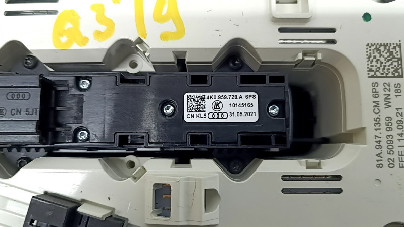 Front ceiling light assembly for Audi Q3 83A 19-23 for panoramic light, black, without plug, worn