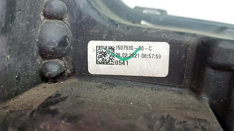 Left fog light Tesla Model Y 20-25 sand, broken mount