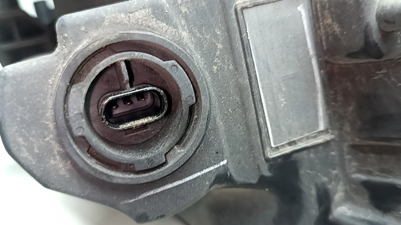 Tesla Model Y 20-25 LED front left headlight without mount, chips, scratches