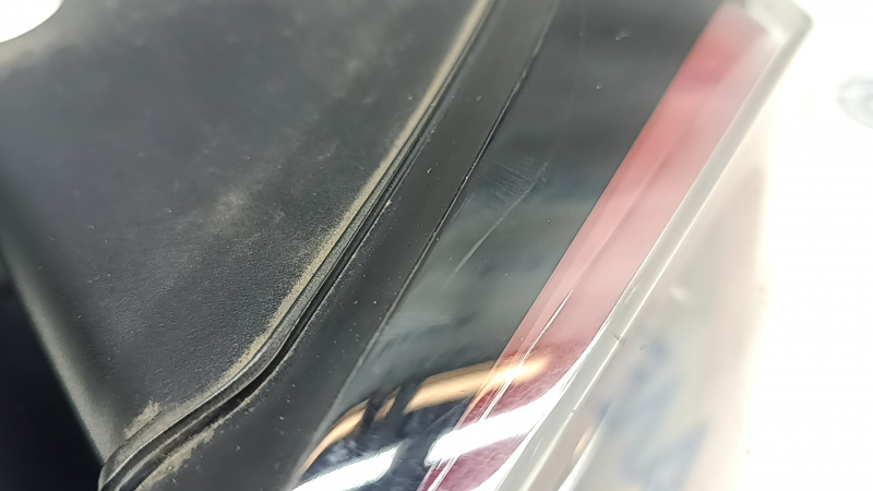Outer wing light right Tesla Model Y 20-25 4 pins, scratches
