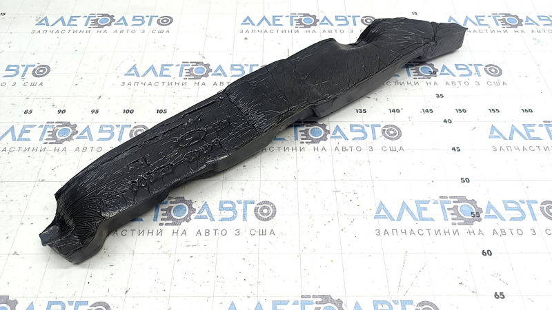 The right door-wing seal of the Hyundai Ioniq 17-22 is torn
