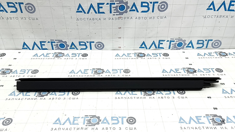 The inner glass seal of the rear left door of BMW X7 G07 19-26 under the curtain, front, is torn