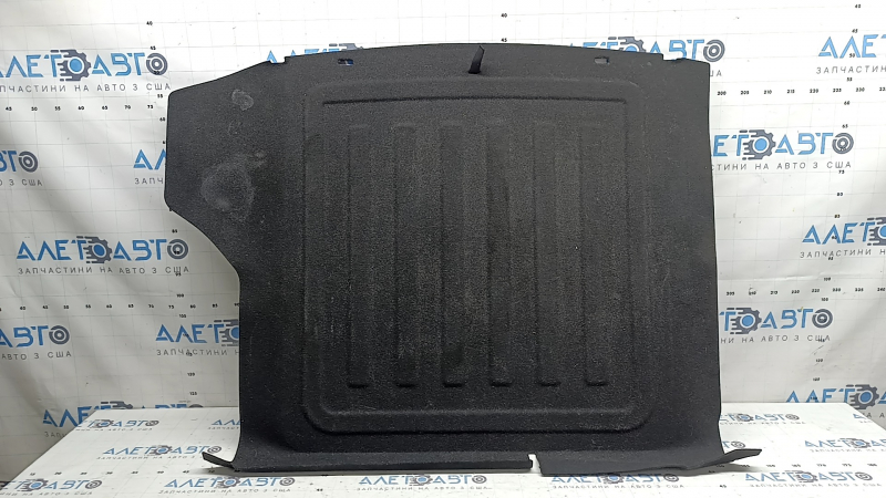 The trunk floor of the Hyundai Ioniq 17-19 HEV is black and can be dry cleaned