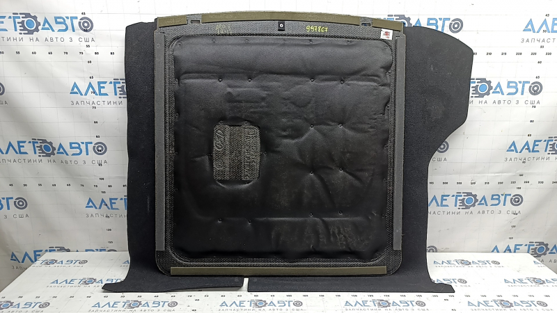 The trunk floor of the Hyundai Ioniq 17-19 HEV is black and can be dry cleaned