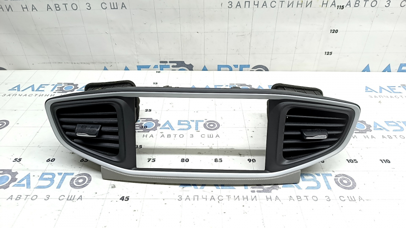 The front panel center trim with air vents for the Hyundai Ioniq 17-19 is black with chrome and beige insert, the mount is cracked
