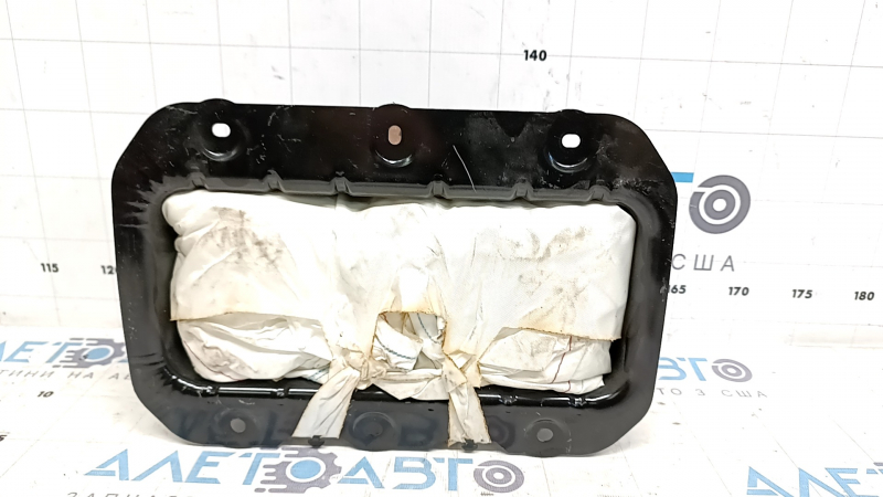 Passenger airbag in the dashboard of a Ford Focus mk3 15-18 restyling, broken side connector