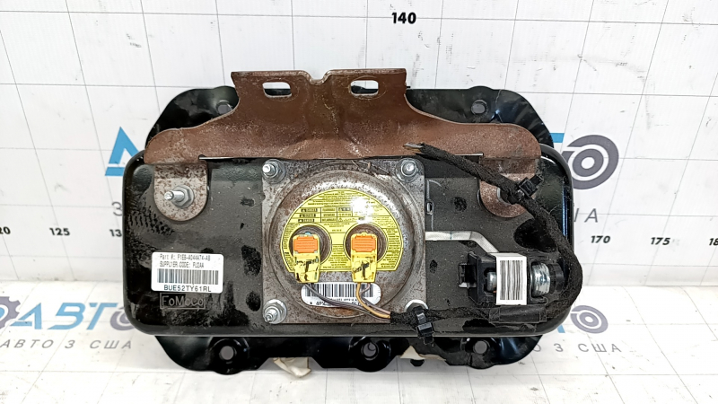 Passenger airbag in the dashboard of a Ford Focus mk3 15-18 restyling, broken side connector