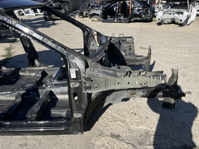 Front right quarter panel for Nissan Rogue 21-26 on the body, black