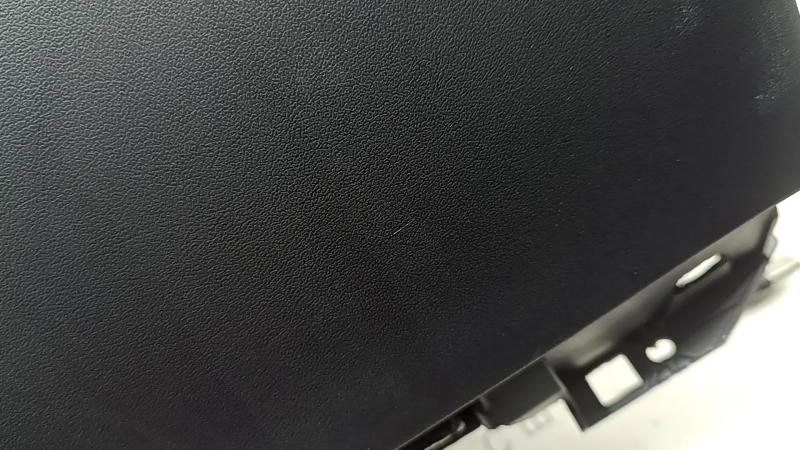 Tesla Model Y 20-25 black glove compartment, scratches, scuffs