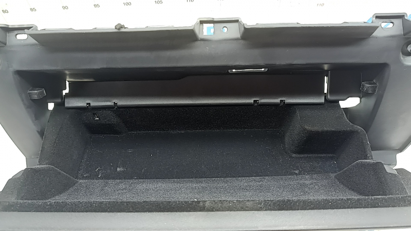 Tesla Model Y 20-25 black glove compartment, scratches, scuffs