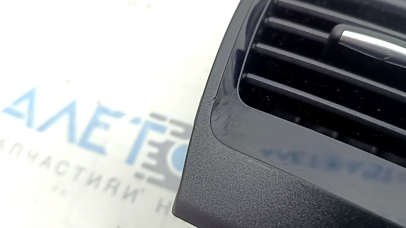 BMW X5 F15 14-18 black center console air duct deflector, for climate control, scratches