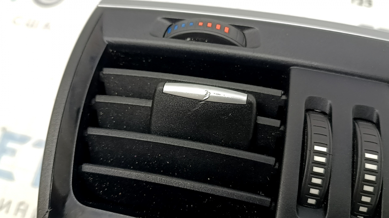 BMW X5 F15 14-18 black center console air duct deflector, for climate control, scratches